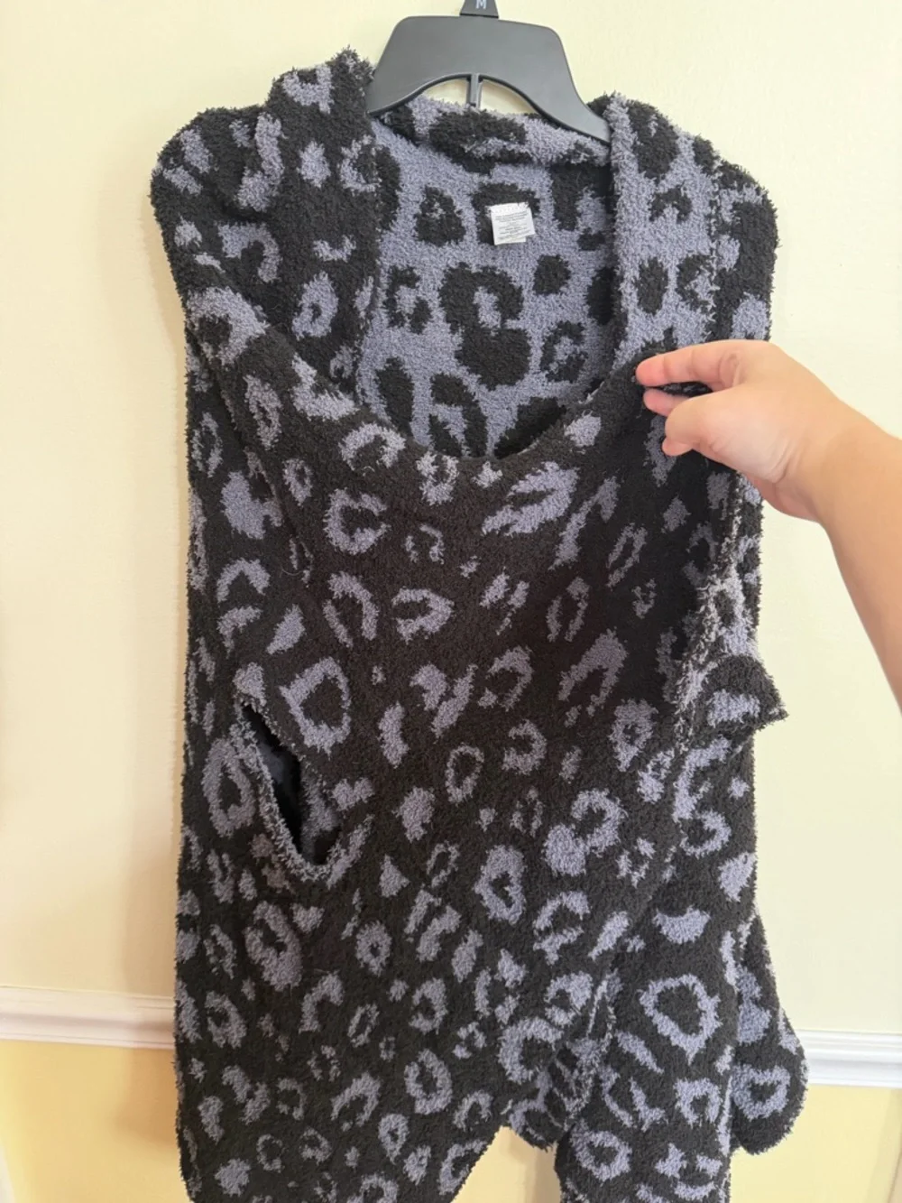 Walmart Cozy Black & Gray Leopard Print Fuzzy Shawl Cardigan One Size Comfy